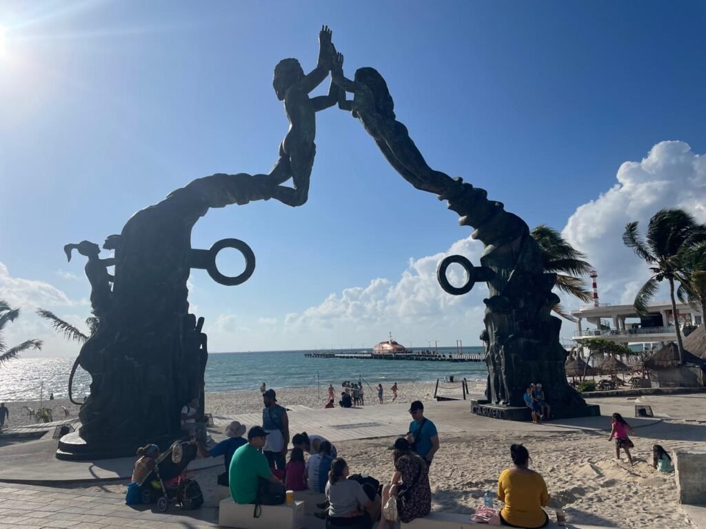 playa del carmen plaza fundadores